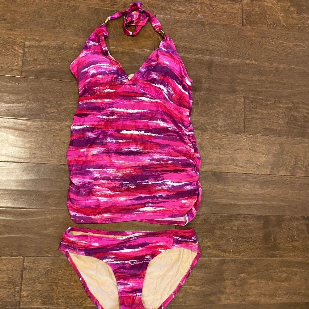 Maternity swim suit - like new